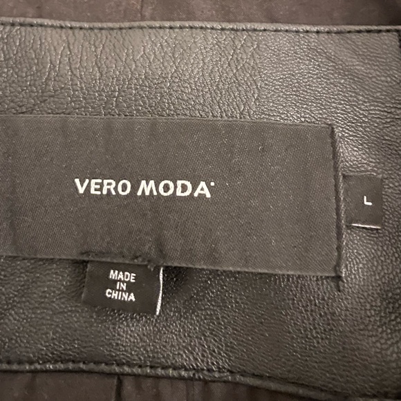 BNWOT Pristine Faux Leather Jacket - Picture 2 of 3